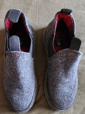 PENDLETON GEORGIA BLACK AND CHARCOAL GRAY ROMEO SHOE/ BOOT